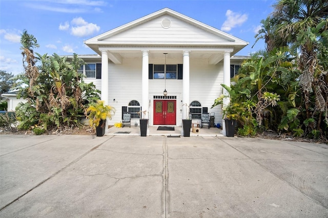 view of front of property