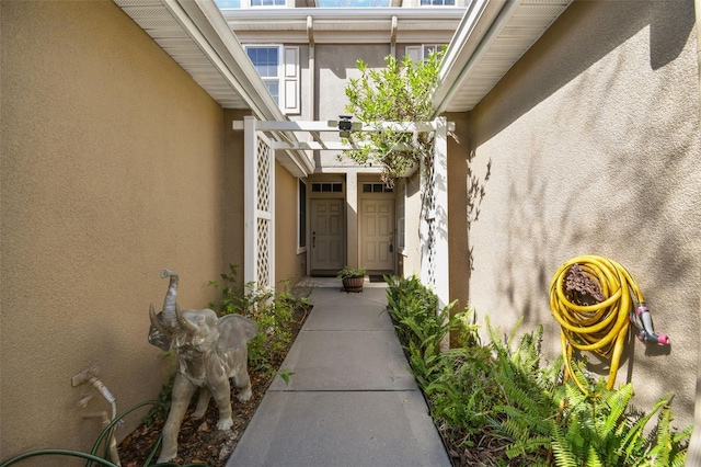 view of exterior entry featuring stucco siding