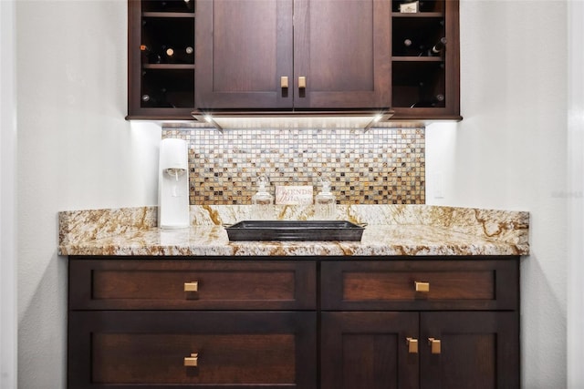 bar featuring wet bar and backsplash