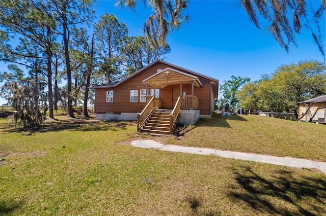 view of front facade featuring crawl space and a front lawn