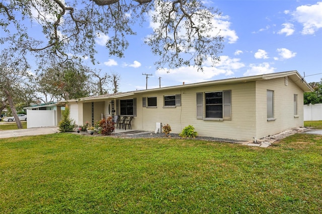 ranch-style house featuring a front lawn