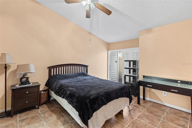 bedroom with ceiling fan, a textured ceiling, and baseboards