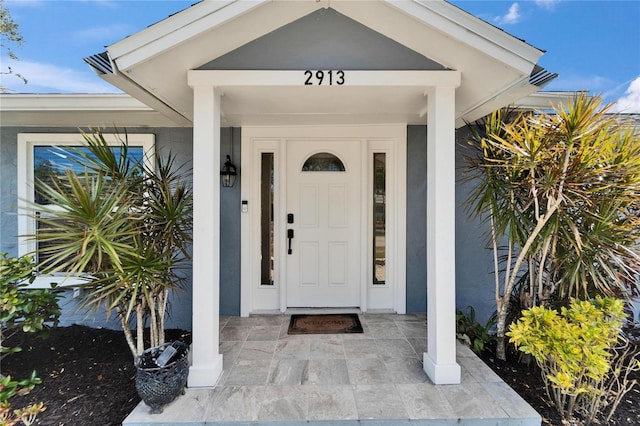 view of exterior entry featuring stucco siding