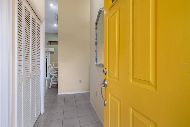 1528 43rd Avenue Dr W, Palmetto, FL 34221 - foyer featuring light tile patterned floors and baseboards