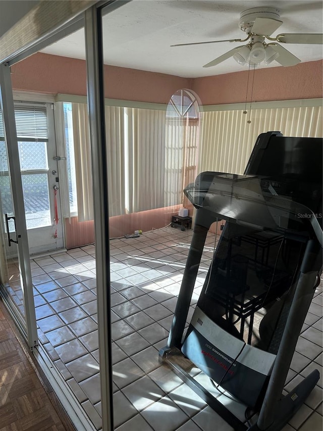 sunroom / solarium featuring ceiling fan