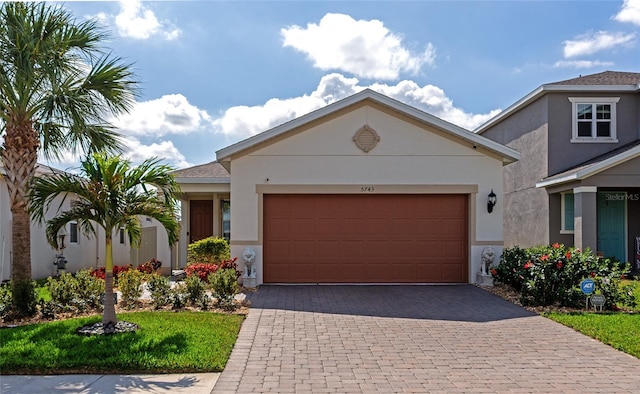 view of front facade with a garage