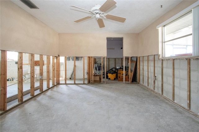 empty room featuring concrete flooring