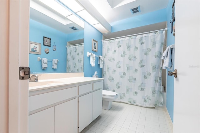 full bathroom with tile patterned flooring, toilet, visible vents, vanity, and shower / tub combo with curtain