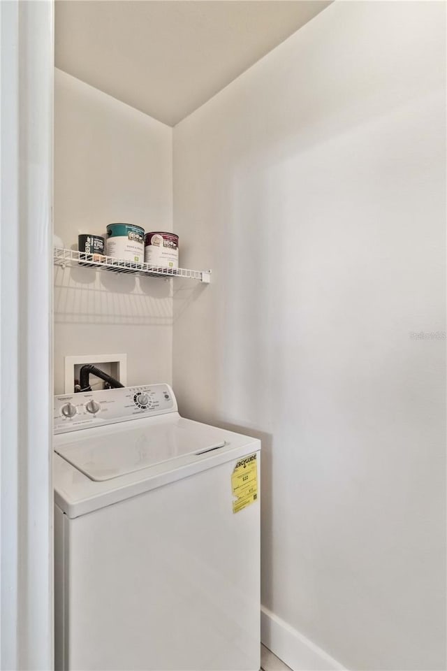 laundry area with baseboards and washer / clothes dryer