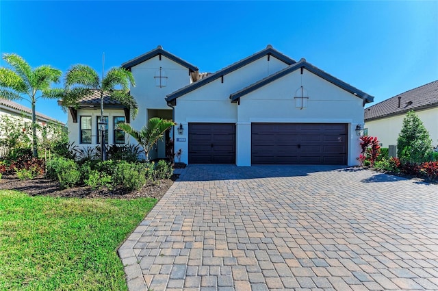 view of front facade with a garage