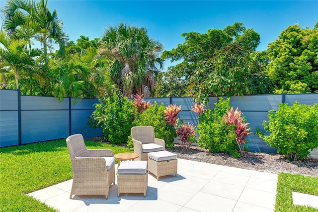 526 Bird Key Dr, Sarasota, FL 34236 - view of patio featuring a fenced backyard