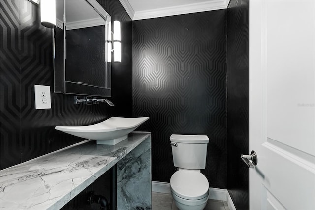 526 Bird Key Dr, Sarasota, FL 34236 - half bath featuring toilet, crown molding, and vanity