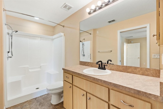 full bath with toilet, a shower, vanity, and visible vents