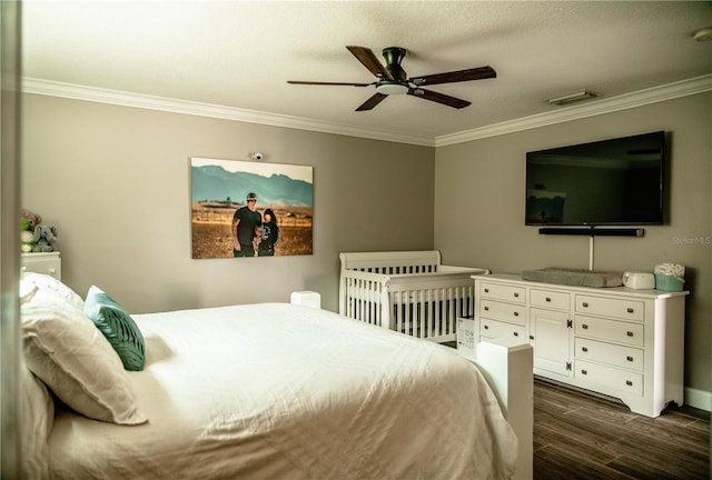 bedroom with visible vents, ornamental molding, ceiling fan, and dark wood-style flooring