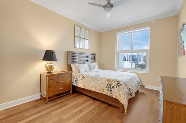 bedroom with light wood-style floors, baseboards, ornamental molding, and ceiling fan