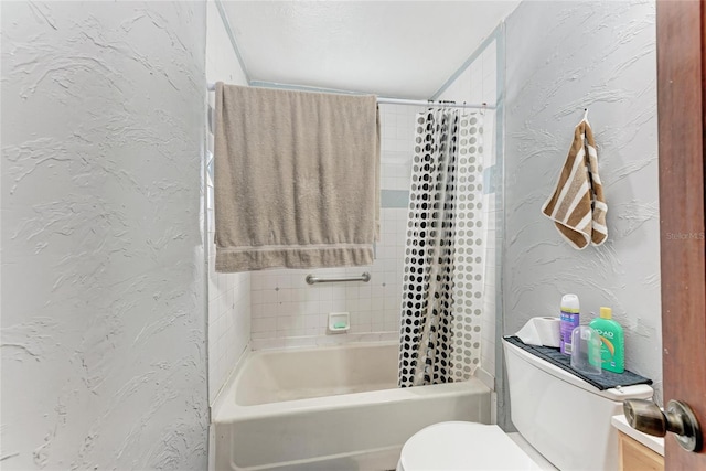 bathroom featuring shower / tub combo with curtain and toilet