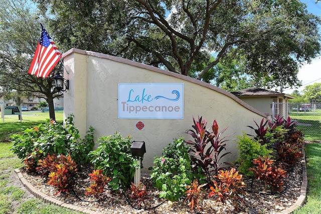 view of community / neighborhood sign