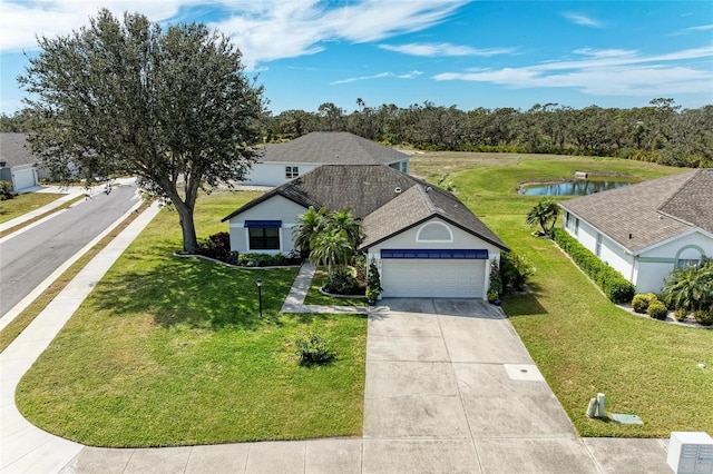 view of front of house with an attached garage, a front lawn, roof with shingles, stucco siding, and driveway