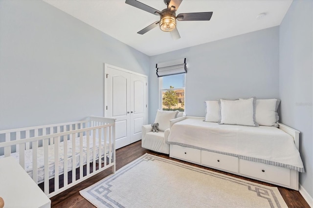 5333 Charlie Brown Ln, Sarasota, FL 34233 - bedroom featuring wood finished floors, a closet, ceiling fan, and baseboards
