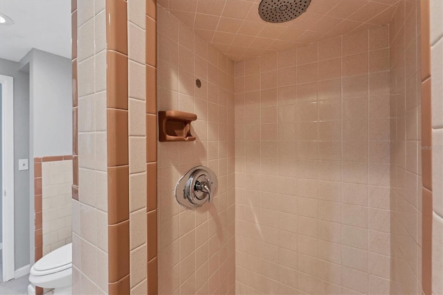 bathroom with toilet and tiled shower