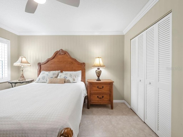 bedroom with ornamental molding, a closet, a ceiling fan, and baseboards