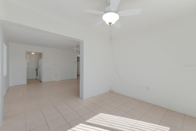 unfurnished room featuring ceiling fan and light tile patterned floors