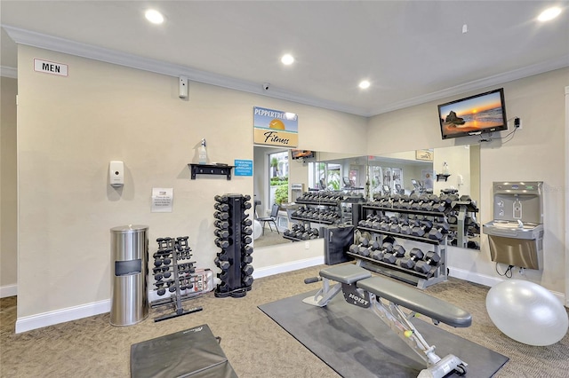 exercise room with visible vents, ornamental molding, baseboards, and recessed lighting