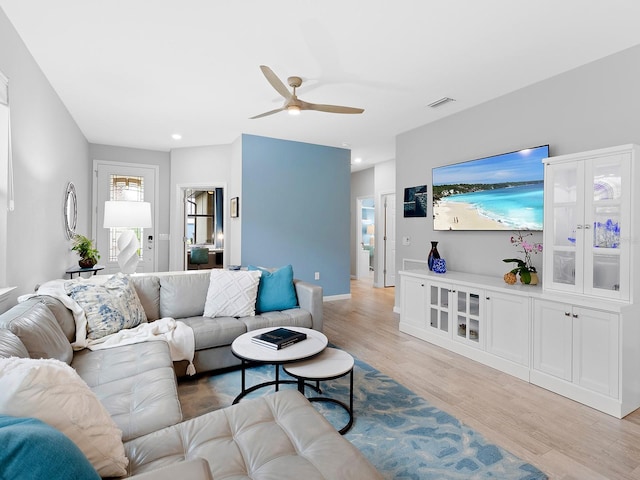 living area with ceiling fan, recessed lighting, visible vents, baseboards, and light wood-type flooring