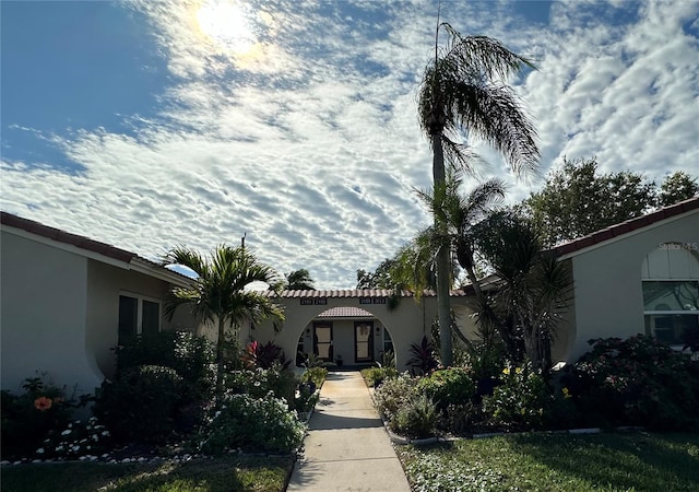 view of front of property featuring stucco siding