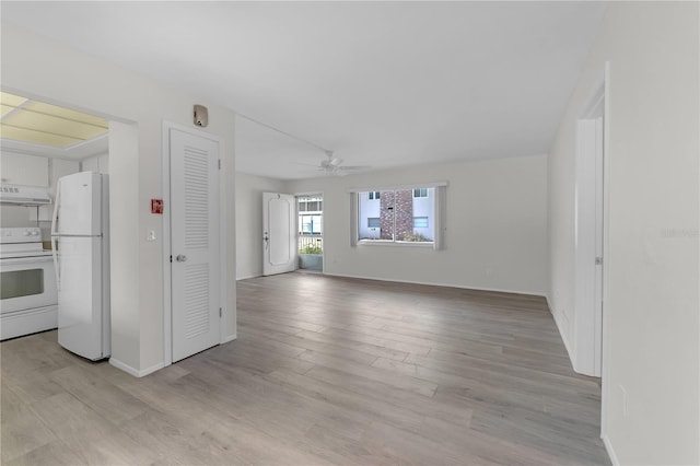 unfurnished living room featuring light wood-type flooring, baseboards, and a ceiling fan