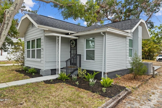 view of front of house featuring a shingled roof