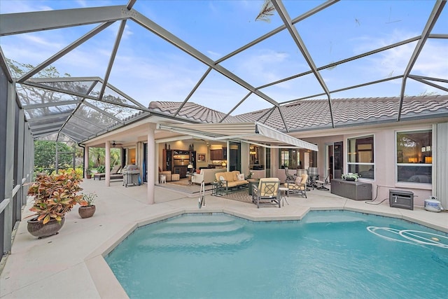 6617 Nautical Dr, Lakewood Ranch, FL 34202 - pool featuring a patio area, glass enclosure, and an outdoor living space