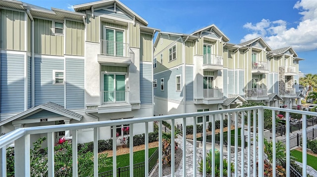 512 Laurel Park Dr, Sarasota, FL 34236 - exterior space with a residential view