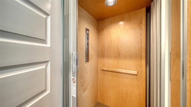 512 Laurel Park Dr, Sarasota, FL 34236 - interior details featuring elevator
