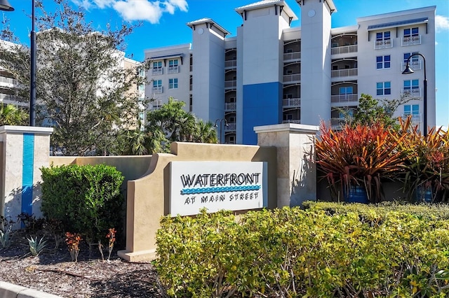 view of community / neighborhood sign