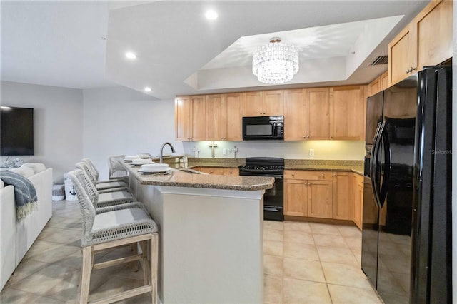 kitchen featuring visible vents, an inviting chandelier, black appliances, a sink, and recessed lighting