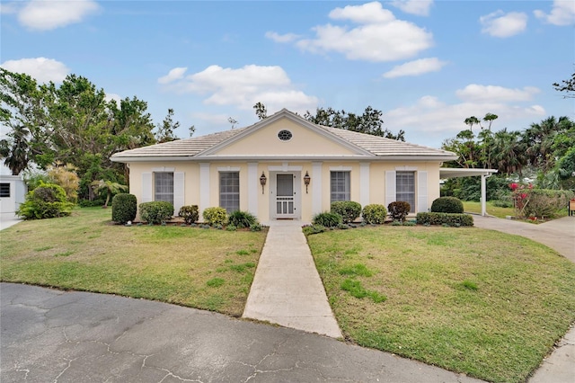 view of front facade featuring a carport, a front yard, driveway, and stucco siding