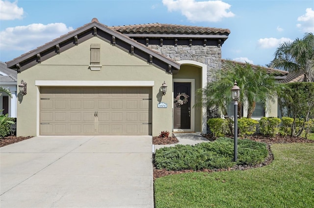 view of front of home with stucco siding, a front yard, a garage, stone siding, and driveway