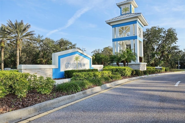 view of community / neighborhood sign