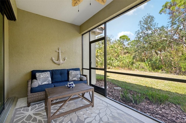 sunroom with ceiling fan