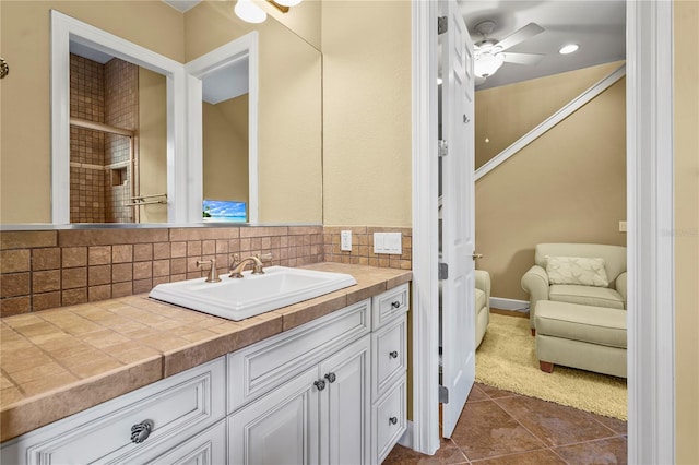 ensuite bathroom with ceiling fan, tasteful backsplash, ensuite bathroom, and vanity