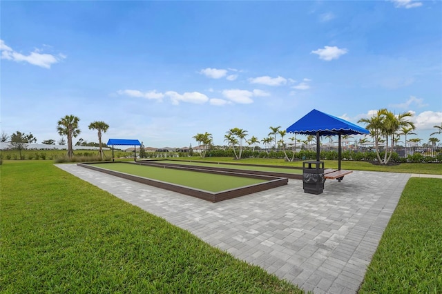 view of property's community featuring a yard
