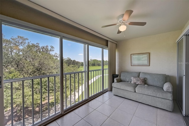 sunroom featuring ceiling fan