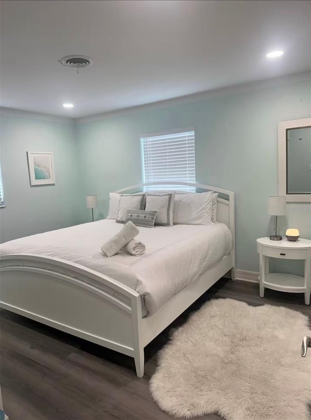 bedroom featuring baseboards, visible vents, dark wood-style flooring, and recessed lighting