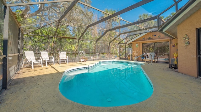 813 Plymouth St, Sarasota, FL 34242 - outdoor pool with a lanai and a patio