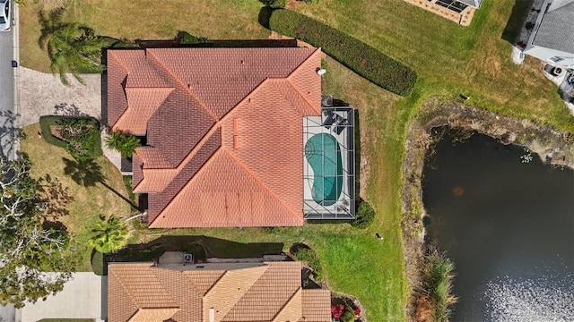 bird's eye view with a water view