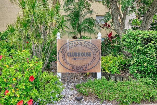 view of community / neighborhood sign