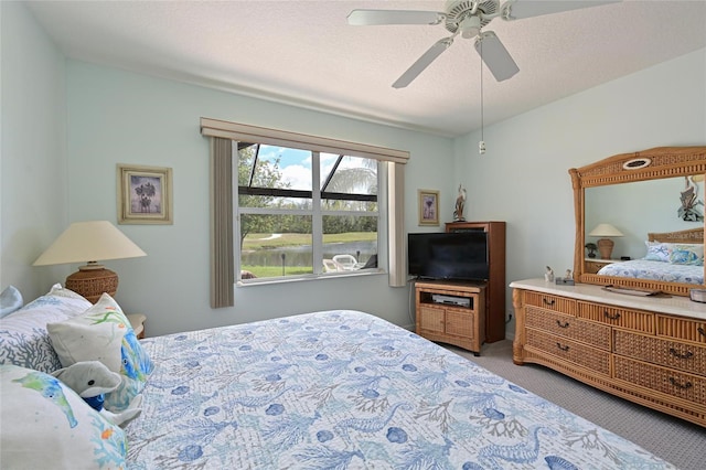 bedroom featuring light carpet, a ceiling fan, and a textured ceiling