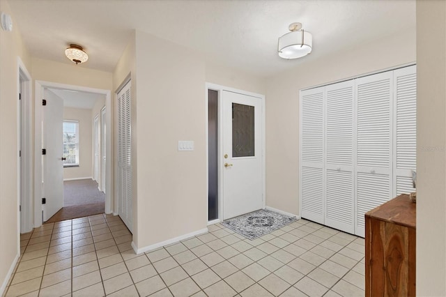 entrance foyer featuring light tile patterned flooring and baseboards