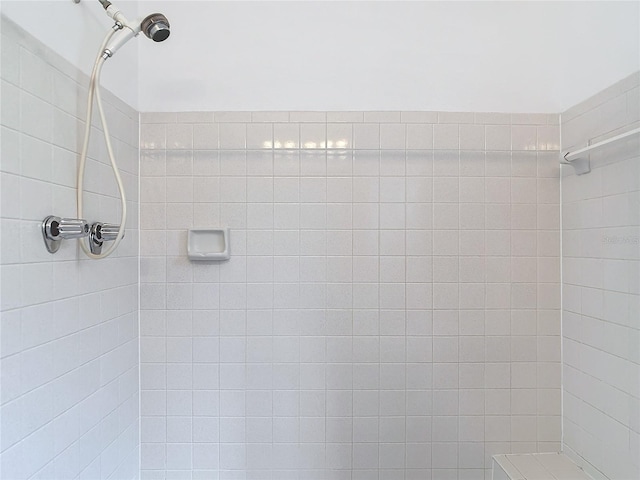 bathroom featuring tiled shower